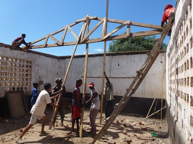 Rebuild Malawian elementary schools